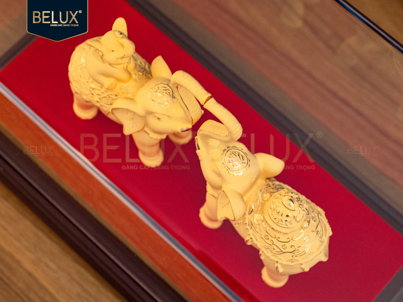 Tượng đôi voi dát vàng cát 16.5x4x10.5cm